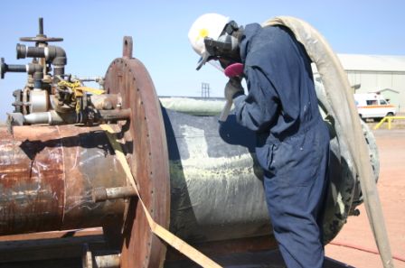 Removing sulfur deposits prior to welding.JPG (27764 bytes)